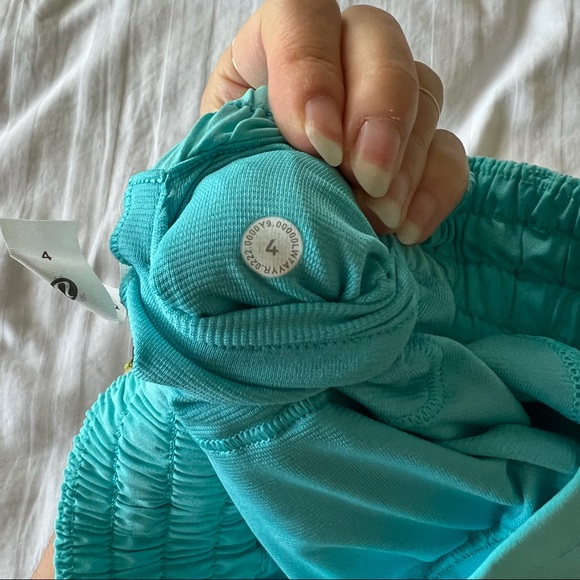 Lululemon hotty hot shorts HR high rise 2.5” inseam electric turquoise - Picture 13 of 15